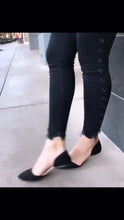 Load and play video in Gallery viewer, Classic Black Rollasole Flats
